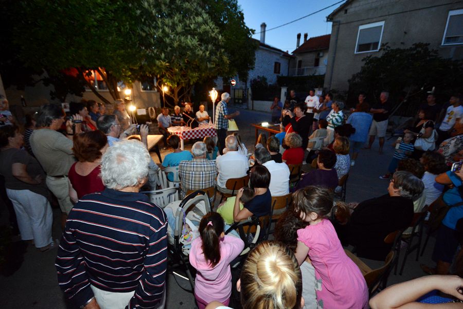 Stanarska večer na raskrižju ; foto Iva Perinčić Stanarska večer na raskrižju ; foto Iva Perinčić