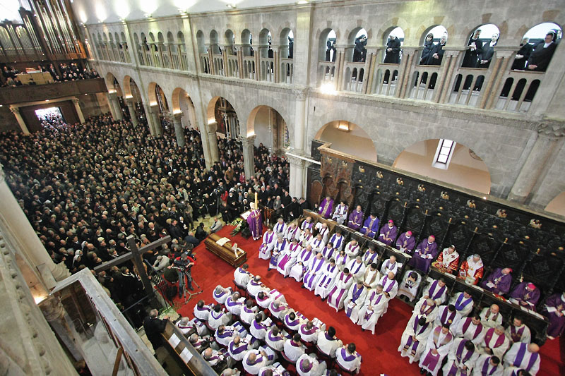 Posljednji ispraćaj nadbiskupa Ivana Prenđe (foto: Marin Gospić)
