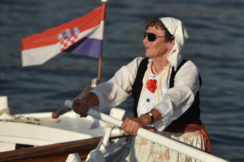 Tradicionalna ženska regata gajeta na vesla u Krapnju