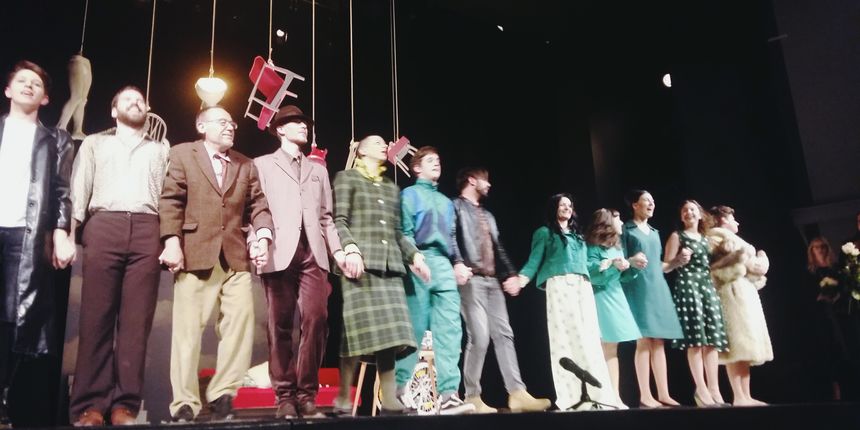 “Moj sin samo malo sporije hoda”: U vrtlogu generacijskog jaza “Moj sin samo malo sporije hoda”: U vrtlogu generacijskog jaza