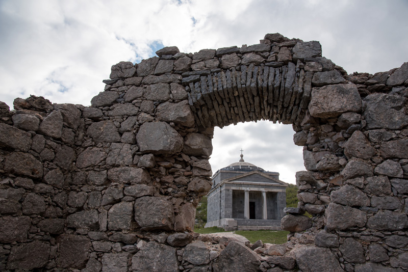 Velebitska katedrala – Tulove grede. Foto: Vinko Pešić Velebitska katedrala – Tulove grede. Foto: Vinko Pešić