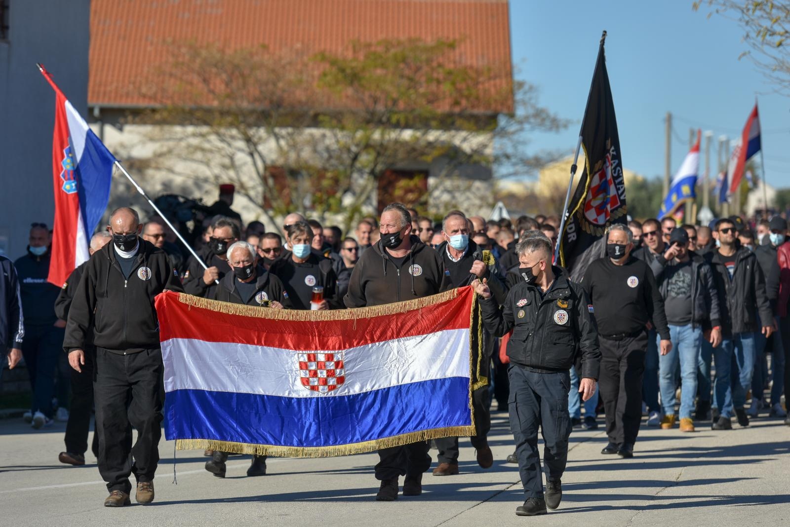 Škabrnja: Kolonom sjećanja obilježena je obljetnica stradavanja branitelja i civila Škabrnja: Kolonom sjećanja obilježena je obljetnica stradavanja branitelja i civila