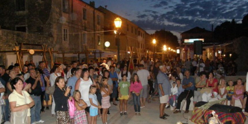 “Beeenkovac – janjetina & jaretina” jedinstven gastro događaj u Benkovcu “Beeenkovac – janjetina & jaretina” jedinstven gastro događaj u Benkovcu