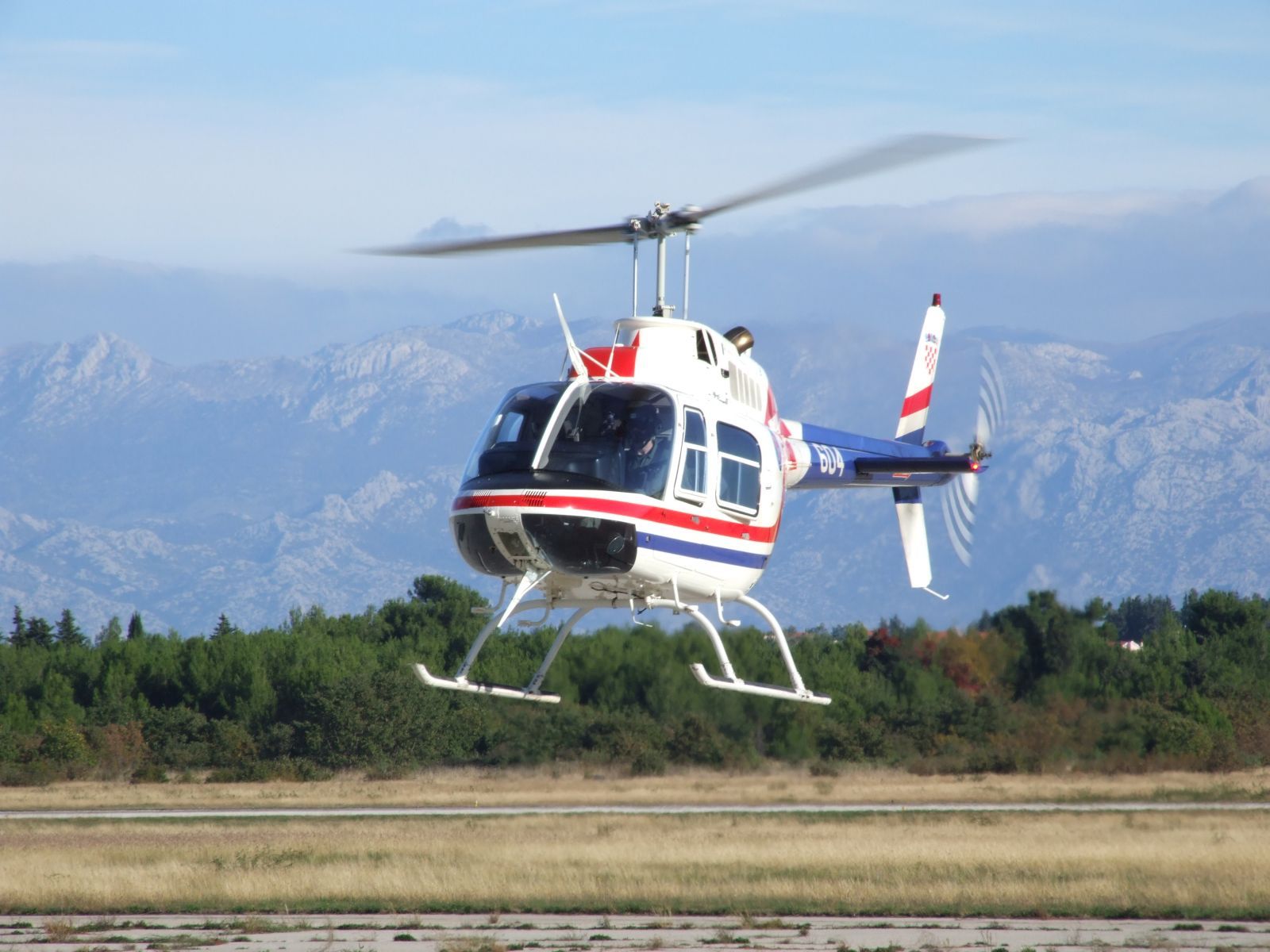 Zemunik: Započela obuka pilota u helikopteru Zemunik: Započela obuka pilota u helikopteru