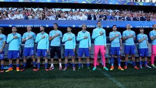 U dvoboju zadnjeg, 3. kola D skupine EURA u Bordeauxu igraju nogometaši Hrvatske i Španjolske (1-1).   Pred 40.000 gledatelja na stadionu Matmut Atlantic sudi Bjorn Kuipers.    Strijelci: 0-1 Morata (7), 1-1 Kalinić (45)
