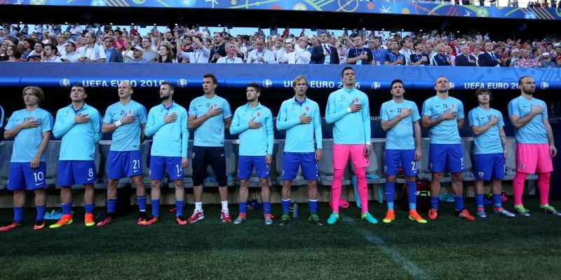 U dvoboju zadnjeg, 3. kola D skupine EURA u Bordeauxu igraju nogometaši Hrvatske i Španjolske (1-1).   Pred 40.000 gledatelja na stadionu Matmut Atlantic sudi Bjorn Kuipers.    Strijelci: 0-1 Morata (7), 1-1 Kalinić (45)