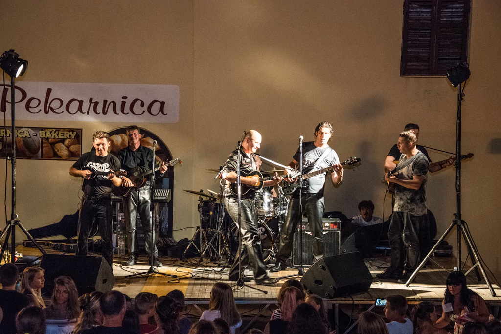 Tamburaški sastav Gazde u Povljani Tamburaški sastav Gazde u Povljani