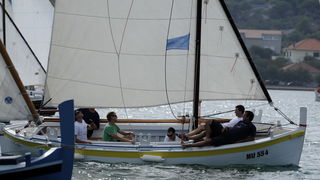 Otok Murter, 300912.
Latinsko idro, najveca regata tradicionalnih gajeta, leuta i kaica odrzana je danas u Murteru. Na regati je startalo oko 100 brodova.
Foto: Niksa Stipanicev / CROPIX Otok Murter, 300912.
Latinsko idro, najveca regata tradicionalnih gajeta, leuta i kaica odrzana je danas u Murteru. Na regati je startalo oko 100 brodova.
Foto: Niksa Stipanicev / CROPIX