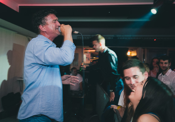 Zadarska večer s Ivicom Sikirićem Ićom u Hitch baru, 8.5.2015. (Foto: Ivan Toman) Zadarska večer s Ivicom Sikirićem Ićom u Hitch baru, 8.5.2015. (Foto: Ivan Toman)