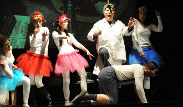Zadar, 250210.
U sklopu projekta Artikultura, veceras se u kino Pobjedi  premijerno odrzava izvedba predstave Candide (Voltaire) umjetnicke organizacije Teatro Verrdi iz Zadra.
Foto: Andrija Lucic / CROPIX