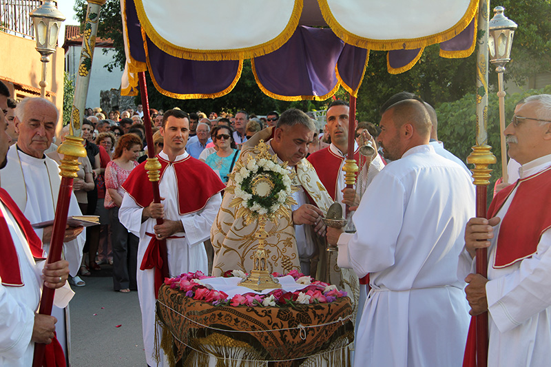 Arbanasi: Procesija povodom blagdana Tijelova 19. lipnja 2014.  foto: Bernard Kotlar