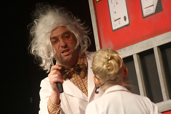 “Karnevalski vremeplov” plesne udruge “Gesta” (foto:Saša Čuka) “Karnevalski vremeplov” plesne udruge “Gesta” (foto:Saša Čuka)