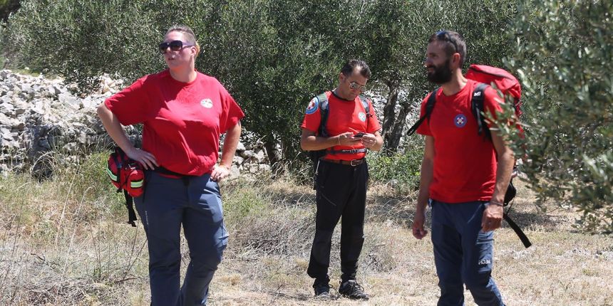 Policija i HGSS pronašli dječaka koji se izgubio na području Srime Policija i HGSS pronašli dječaka koji se izgubio na području Srime