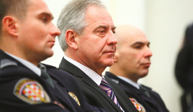 Zagreb, 031111.
Zupanijski sud, Zrinjevac.
Bivsi premijer i predsjednik HDZ-a, Ivo Sanader na zagrebackom Zupanijskom sudu se ponovno ocituje i suocava sa USKOK-ovom optuzbom za ratno profiterstvo u slucaju uzimanja 3,6 milijuna kuna provizije od zajma ko