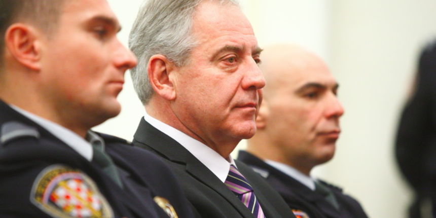 Zagreb, 031111.
Zupanijski sud, Zrinjevac.
Bivsi premijer i predsjednik HDZ-a, Ivo Sanader na zagrebackom Zupanijskom sudu se ponovno ocituje i suocava sa USKOK-ovom optuzbom za ratno profiterstvo u slucaju uzimanja 3,6 milijuna kuna provizije od zajma ko