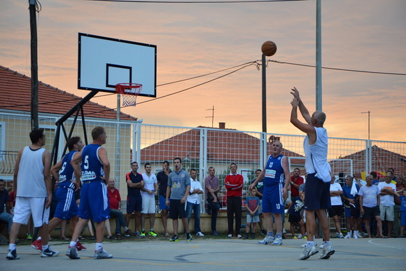 U povodu blagdana Kraljice Mira u Stanovima odigrana utakimica između veterana KK Zadar i Stanova, Foto: Iva Perinčić U povodu blagdana Kraljice Mira u Stanovima odigrana utakimica između veterana KK Zadar i Stanova, Foto: Iva Perinčić