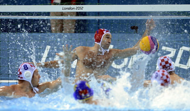 London, 100812.
Vaterpolo Arena.
Hrvatska muska vaterpolo reprezentacija igra polufinalnu utakmicu protiv Crne Gore tokom Olimpijskih Igara u Londonu.
Na fotografiji: golman Josip Pavic.
Foto: Drago Sopta / CROPIX