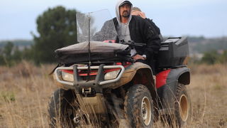 Sepurine, 220112
Na pisti vojarne Sepurine nedaleko od Zadra, okupili su se ljubitelji automoto sporta. Do trenutka kad je policija prekinula aktivnosti na pisti, automobili i motocikli su se utrkivali i izvodili raznorazne akrobacije na odusevljenje pris Sepurine, 220112
Na pisti vojarne Sepurine nedaleko od Zadra, okupili su se ljubitelji automoto sporta. Do trenutka kad je policija prekinula aktivnosti na pisti, automobili i motocikli su se utrkivali i izvodili raznorazne akrobacije na odusevljenje pris