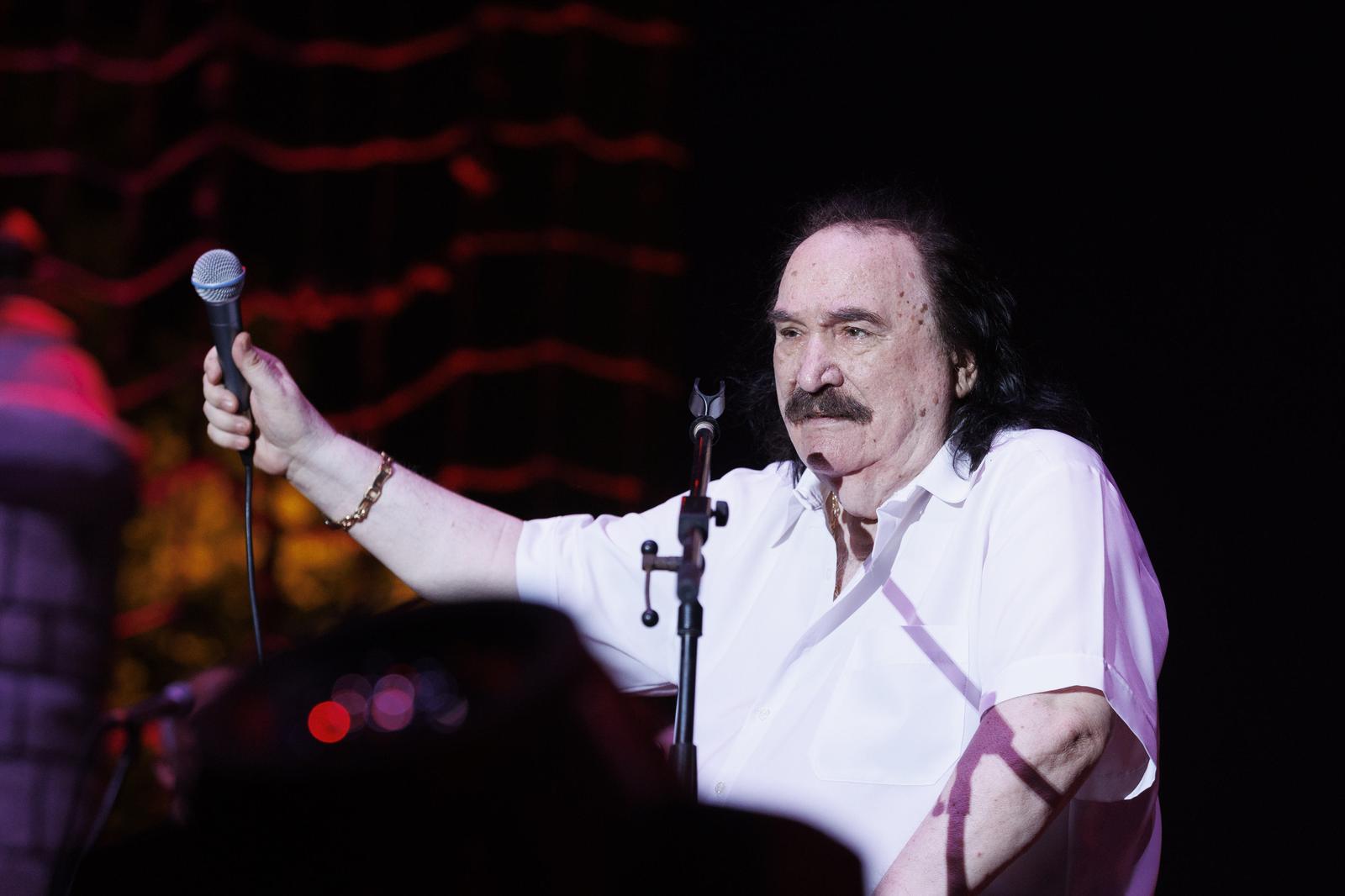 Mišo Kovač i prijatelji na Starom placu u Splitu Mišo Kovač i prijatelji na Starom placu u Splitu