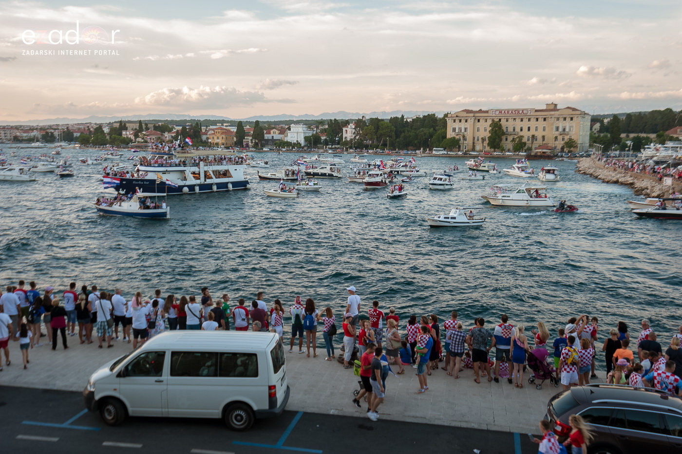 Zadar priredio čudesan doček svojim Vatrenim herojima (1)