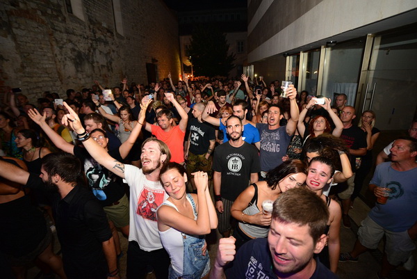Svaki koncert Kultur shocka u Zadru posebna je priča. Tako je bilo i sinoć na Poljani Branka Stojakovića!