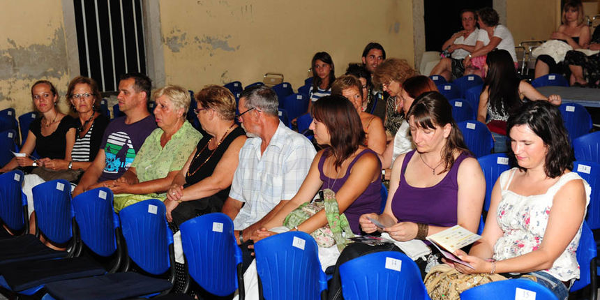 17. Zadarsko kazališno ljeto: Multimedijalni performans “Diva”, Edvin Liverić, foto: N. Marčev 17. Zadarsko kazališno ljeto: Multimedijalni performans “Diva”, Edvin Liverić, foto: N. Marčev