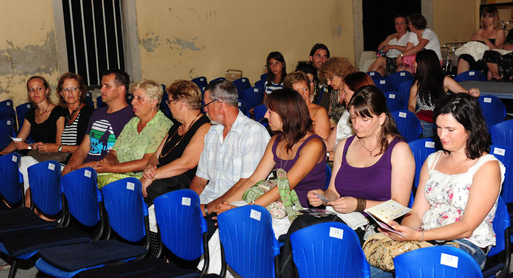 17. Zadarsko kazališno ljeto: Multimedijalni performans “Diva”, Edvin Liverić, foto: N. Marčev 17. Zadarsko kazališno ljeto: Multimedijalni performans “Diva”, Edvin Liverić, foto: N. Marčev