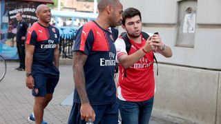 Legendarni Thierry Henry i juniori FC Arsenala prošetali Zagrebom, Photo: Patrik Maček/PIXSELL Legendarni Thierry Henry i juniori FC Arsenala prošetali Zagrebom, Photo: Patrik Maček/PIXSELL