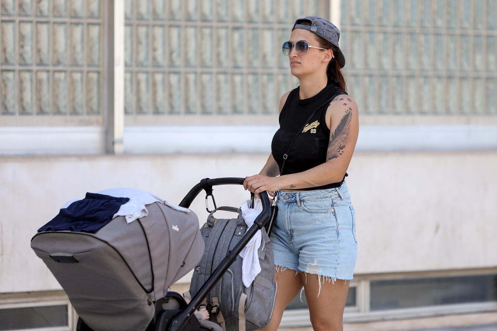 Sunčana nedjelja: Domaći i turisti na ulicama grada Sunčana nedjelja: Domaći i turisti na ulicama grada