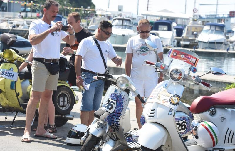 U Biogradu na moru zapoceo je Vespa World Days 2015 koji traje od 11-14. lipnja. Ocekuje se dolazak 5000 vozaca iz 32 zemlje. Photo: Hrvoje Jelavic/PIXSELL U Biogradu na moru zapoceo je Vespa World Days 2015 koji traje od 11-14. lipnja. Ocekuje se dolazak 5000 vozaca iz 32 zemlje. Photo: Hrvoje Jelavic/PIXSELL