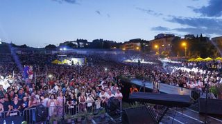 Mišo Kovač i prijatelji na Starom placu u Splitu Mišo Kovač i prijatelji na Starom placu u Splitu