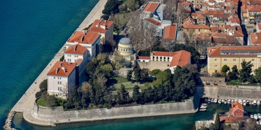 Sveučilište u Zadru i Kapetanski park. Foto: Dino Stanin/PIXSELL Sveučilište u Zadru i Kapetanski park. Foto: Dino Stanin/PIXSELL