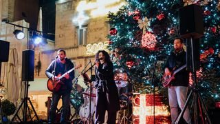Nina & the Boyz, Narodni trg