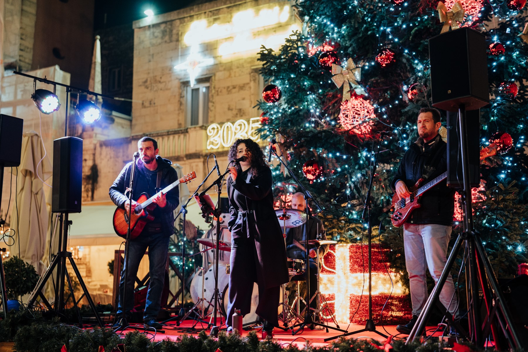 Nina & the Boyz, Narodni trg