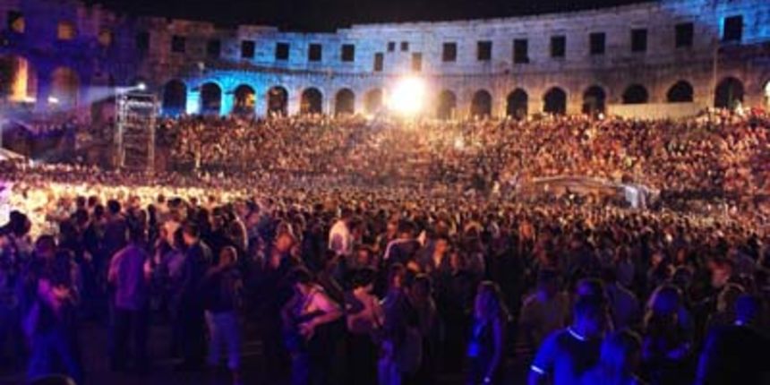 Gibonni i Oliver u Areni (Foto:Barkun.hr) Gibonni i Oliver u Areni (Foto:Barkun.hr)