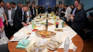 Nakon objave prvih izbornih rezultata nastalo je slavlje u stožeru HDZ-a i kolacijskih partnera. Slavila se pobjeda Božidara Kalmete, novog gradonačelnika Zadra, te pobjeda Stipe Zrilića, novog/satog župana Zadarske županije. Photo: Dino Stanin/PIXSELL Nakon objave prvih izbornih rezultata nastalo je slavlje u stožeru HDZ-a i kolacijskih partnera. Slavila se pobjeda Božidara Kalmete, novog gradonačelnika Zadra, te pobjeda Stipe Zrilića, novog/satog župana Zadarske županije. Photo: Dino Stanin/PIXSELL