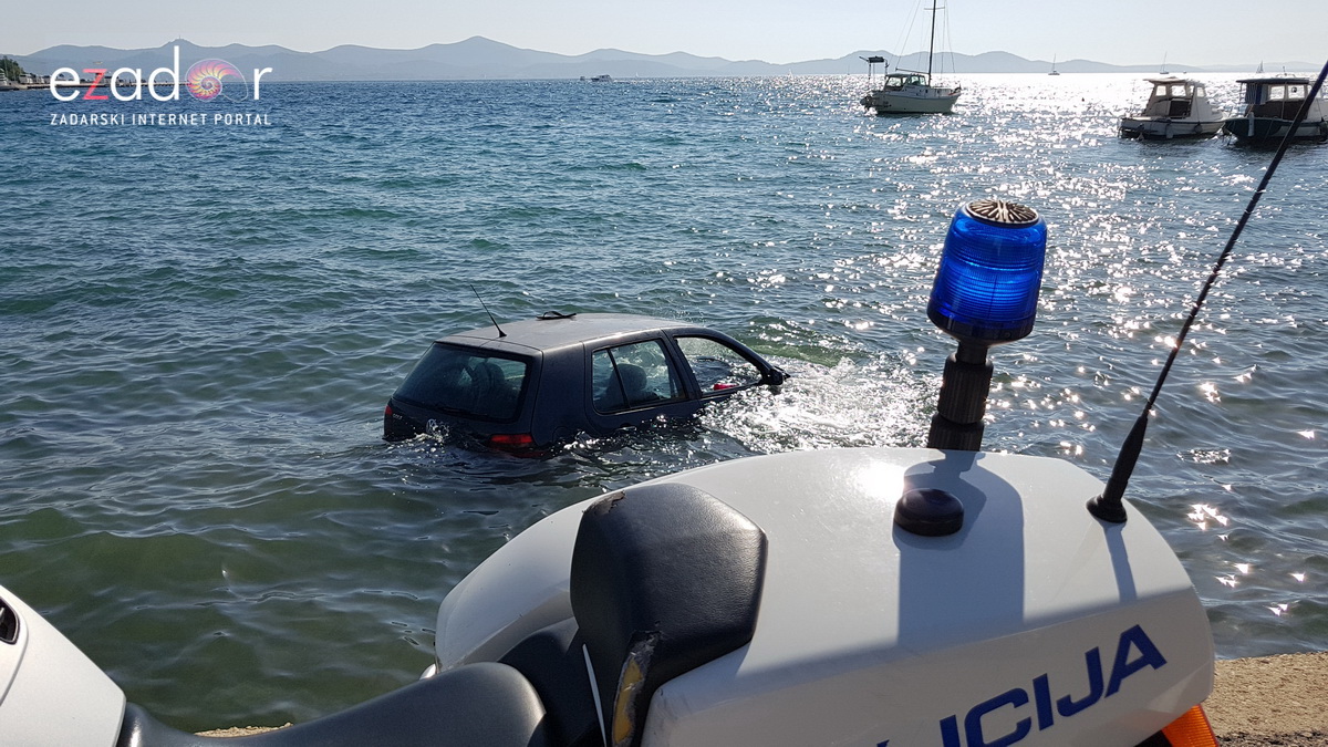 Divljao golfom po Brodarici pa završio u moru kod HAZU-a Divljao golfom po Brodarici pa završio u moru kod HAZU-a