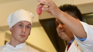 Tuna, Sushi & Wine Festival: Japanski masterchef Nakatsuji održao edukaciju pripreme tradicionalnih japanskih jela Tuna, Sushi & Wine Festival: Japanski masterchef Nakatsuji održao edukaciju pripreme tradicionalnih japanskih jela