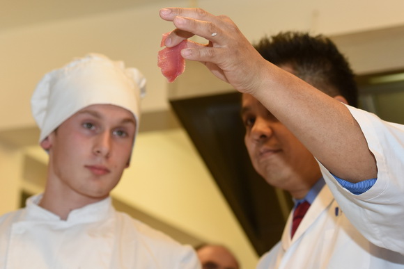 Tuna, Sushi & Wine Festival: Japanski masterchef Nakatsuji održao edukaciju pripreme tradicionalnih japanskih jela Tuna, Sushi & Wine Festival: Japanski masterchef Nakatsuji održao edukaciju pripreme tradicionalnih japanskih jela