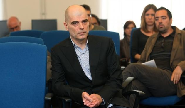 Presuda Sinisi Svilanu za aferu Core media kod sutkinje Jasne Smiljanic. Na zupanijskom sudu Sinisa Svilan proglasen je krivim. Dobio je osam mjeseci zatvora no moci ce ih zamjeniti za rad za opce dobro. Svilana je USKOK teretio za primanje mita u zamjenu