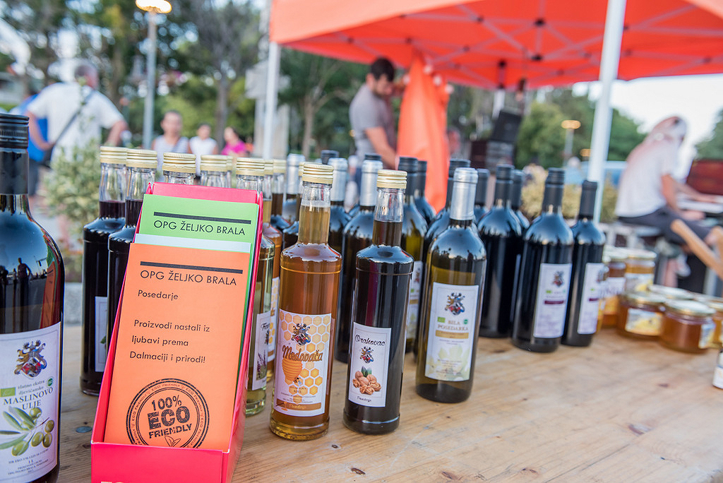 U Posedarju održana 2. “Fešta od ribe i vina” U Posedarju održana 2. “Fešta od ribe i vina”