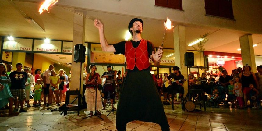 Performeri Saraswati na KalelargArt-u ; foto Iva Perinčić