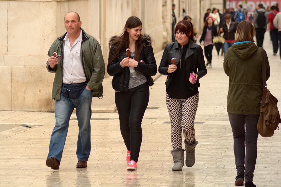 đir po gradu, djevojke, mladi