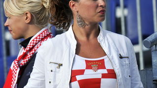 Zagreb, 310810.
Bazen Mladosti, Jarunska 5.
Utakmica zenskog vaterpola u sklopu Europskog prvenstva, izmedju Hrvatske i Rusije.
Na slici: hrvatski navijaci.
Foto: Boris Kovacev / CROPIX Zagreb, 310810.
Bazen Mladosti, Jarunska 5.
Utakmica zenskog vaterpola u sklopu Europskog prvenstva, izmedju Hrvatske i Rusije.
Na slici: hrvatski navijaci.
Foto: Boris Kovacev / CROPIX