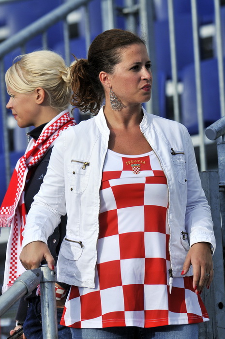 Zagreb, 310810.
Bazen Mladosti, Jarunska 5.
Utakmica zenskog vaterpola u sklopu Europskog prvenstva, izmedju Hrvatske i Rusije.
Na slici: hrvatski navijaci.
Foto: Boris Kovacev / CROPIX Zagreb, 310810.
Bazen Mladosti, Jarunska 5.
Utakmica zenskog vaterpola u sklopu Europskog prvenstva, izmedju Hrvatske i Rusije.
Na slici: hrvatski navijaci.
Foto: Boris Kovacev / CROPIX