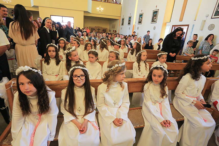 Bibinje: sakrament Prve pričesti, foto-L. Banić Bibinje: sakrament Prve pričesti, foto-L. Banić
