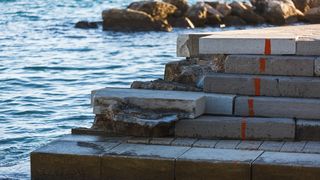 Dio zadarske rive urušio se nakon tijekom jučerašnjeg nevremena