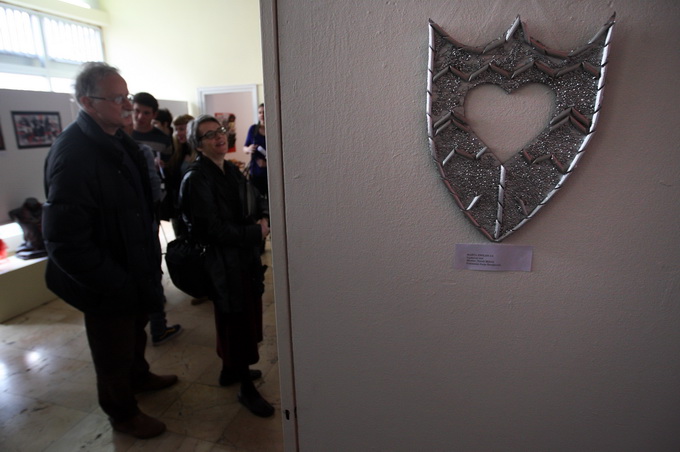 Zadar, 090413.
Narodni muzej, Poluotok. Zupanijska smotra Art dizajn ucenika srednjih skola Zadarske zupanije. Tema ovogodisnje smotre je: Amor vincit omnia (Ljubav sve pobjedjuje). Na smotri sudjeluje 8 srednjih skola Zadarske zupanije, a izlozeno je ok Zadar, 090413.
Narodni muzej, Poluotok. Zupanijska smotra Art dizajn ucenika srednjih skola Zadarske zupanije. Tema ovogodisnje smotre je: Amor vincit omnia (Ljubav sve pobjedjuje). Na smotri sudjeluje 8 srednjih skola Zadarske zupanije, a izlozeno je ok