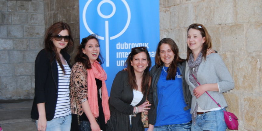 DIU studentice DIU studentice