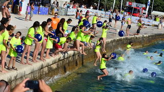 10. dm Millennium Jump na zadarskoj rivi – 3 tisuće skakača poslalo prekrasnu priču u svijet 10. dm Millennium Jump na zadarskoj rivi – 3 tisuće skakača poslalo prekrasnu priču u svijet